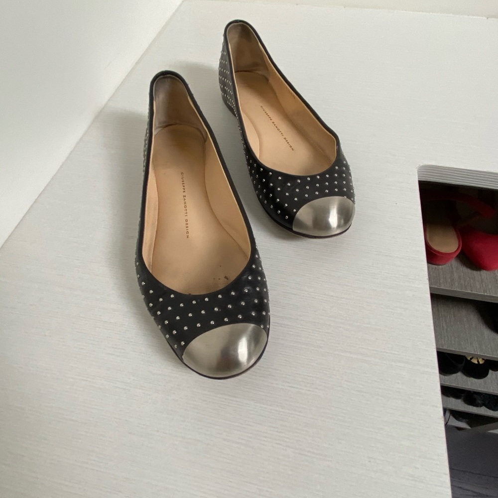 GIUSEPPE ZANOTTI Black & Studded w/ Toe Accent